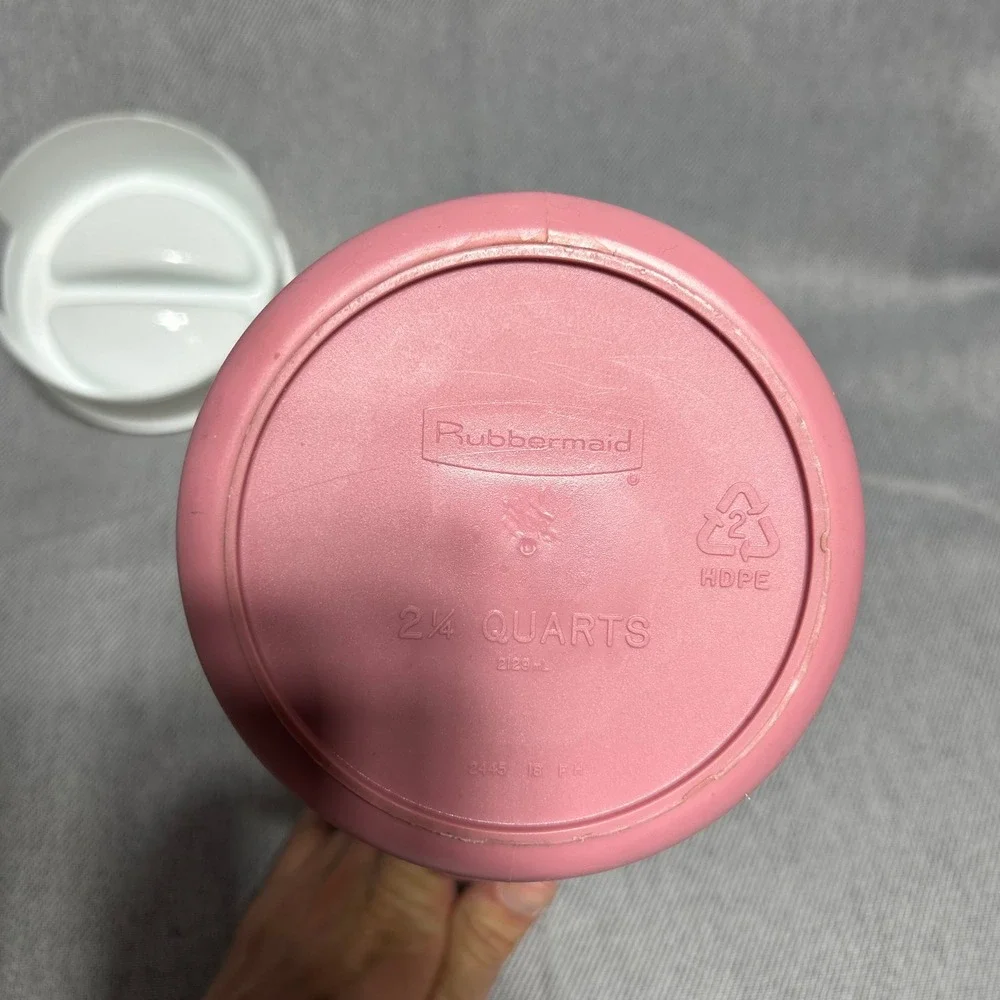 Rubbermaid Pitcher 2.25 Quart Pink Vintage Plastic Beverage Server with‎ Lid